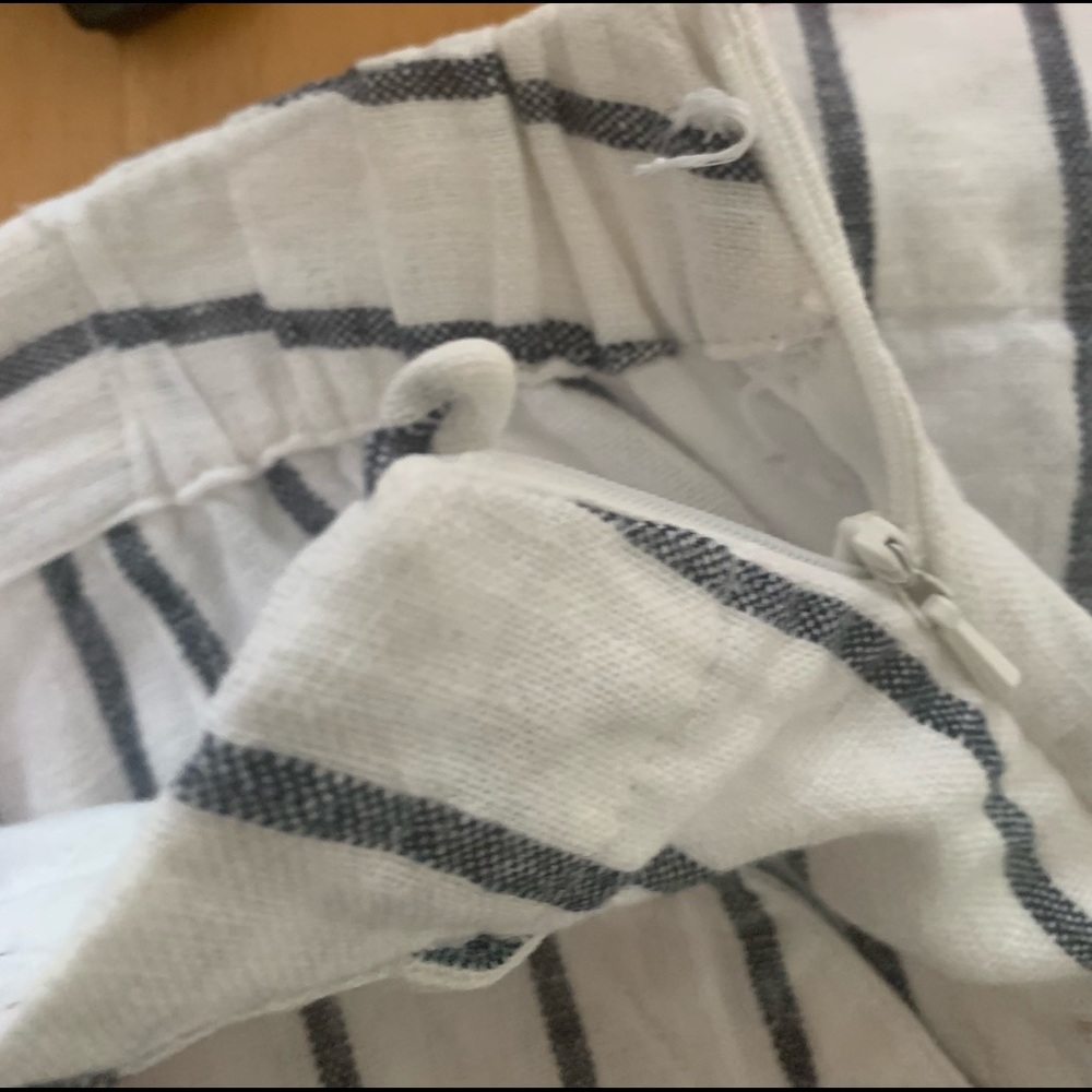 Chico’s!!! Great pants the side clasp is missing. - Picture 7 of 8